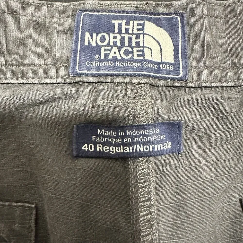 The North Face Vintage Mens Size 40 Gray Baggy Outdoor Hiking Cargo Shorts